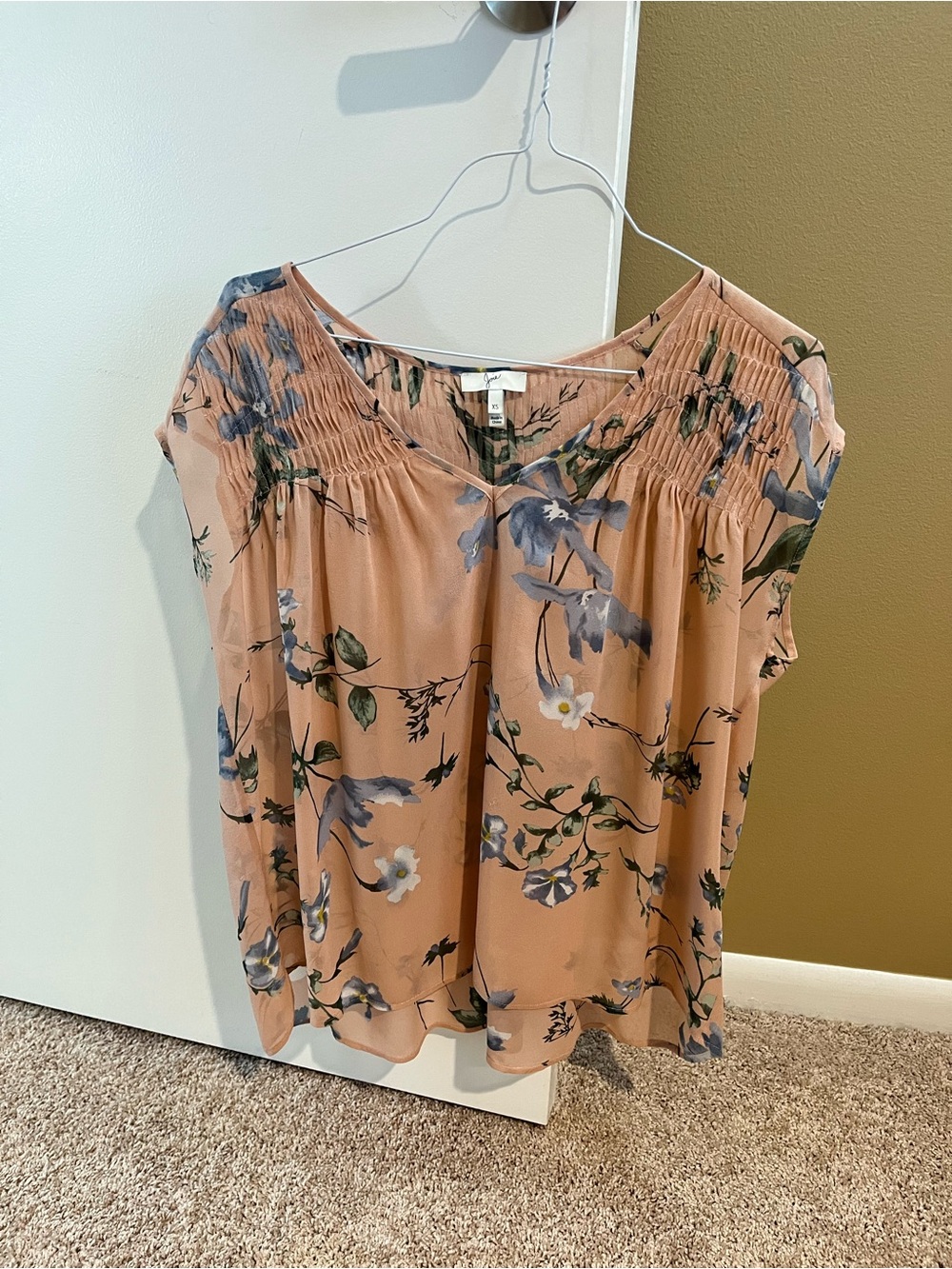 Joie XS Silk Peach Floral Short-Sleeve Smocked Yoke Blouse